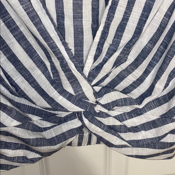 RD STYLE CROPPED TWIST TOP - Picture 2 of 5